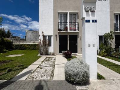 Casa en renta tipo Town House semi amueblada
