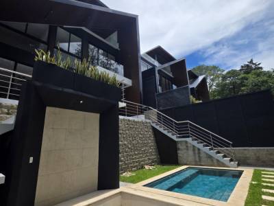 Exclusiva Casa en Venta en Laguna El Pino Guatemala