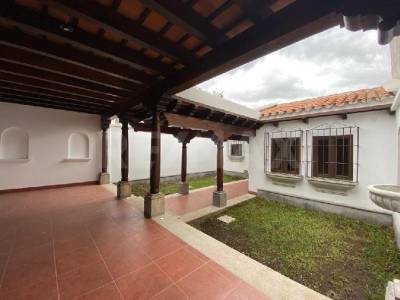 BONITA CASA EN VENTA EN SAN PEDRO LAS HUERTAS