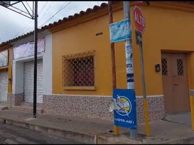 Casa comercial en esquina en Chiquimula Guatemala