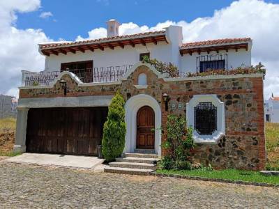 PRECIOSA CASA EN VENTA EN HACIENDA LAS MARIAS