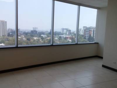 Amplia Oficina en Alquiler en Zona 10