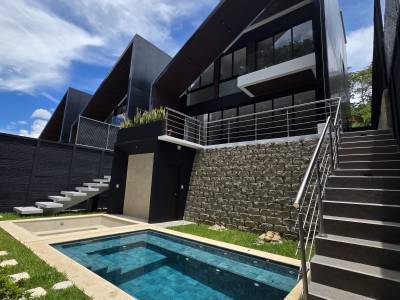 Casa en Venta en Laguna El Pino Guatemala