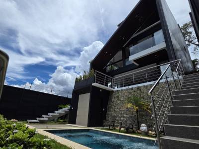 Exclusiva Casa en Venta en Laguna El Pino Santa Rosa