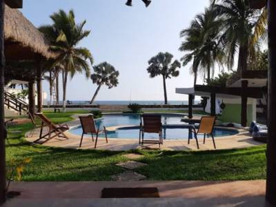 Casa y Terreno en Venta frente a la playa en Monterrico