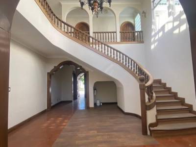 Casa para Oficina en Alquiler Zona 11, 13 Ambientes, 600 m2, Q45,000