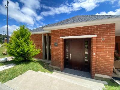CASA EN VENTA CARRETERA A SANTA CATARINA PINULA