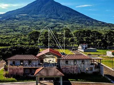 CASA EN VENTA EN ANTIGUA GUATEMALA