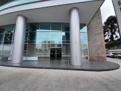 LOCAL EN VENTA DENTRO DE EDIFICIO, ZONA 15/MI