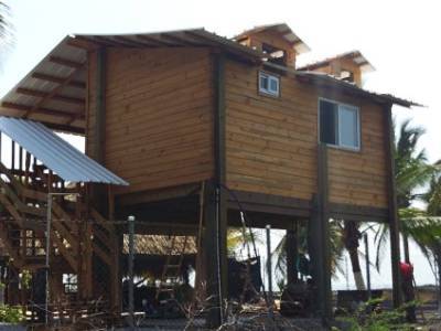 Terreno a orilla de la Playa con Casa en Venta