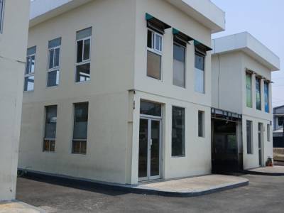 LOCAL DE 2 NIVELES C.COMERCIAL  SOBRE ATANASIO TZUL
