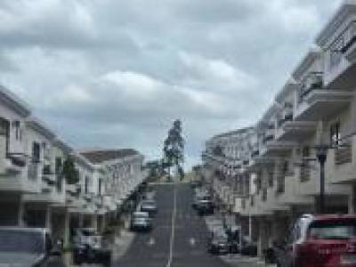 CASA DE 3 NIVELES EN VENTA EN VISTAS DEL NARANJO, MIXCO