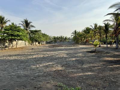 Terreno frente a la playa en venta en Monterrico Guate